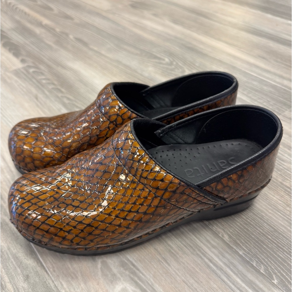 Sanita Brown Textured Clogs